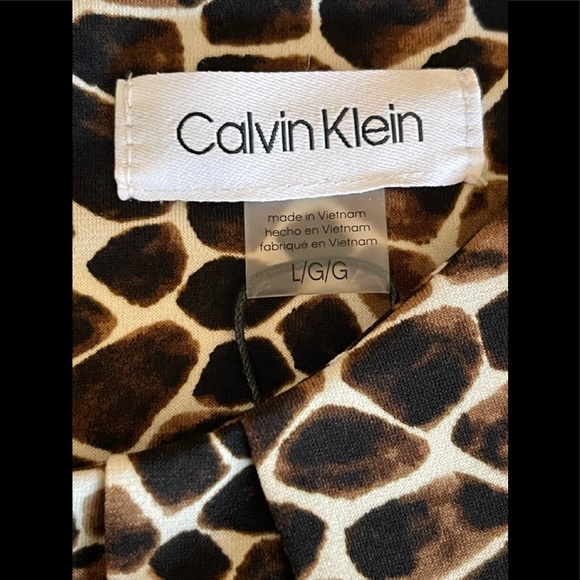 Calvin Klein Giraffe 🦒 Print Sleeveless Top. - Picture 6 of 8